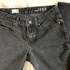 GAP 1969 Curvy Skinny Petite Black Jeans